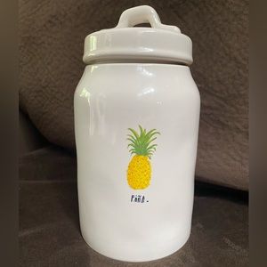 Rae Dunn Pineapple storage canister- Brand New never used! 🍍